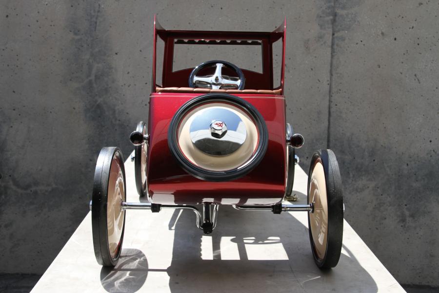  Ford Custom Pedal Car 1932 года  (фото 3 из 5)